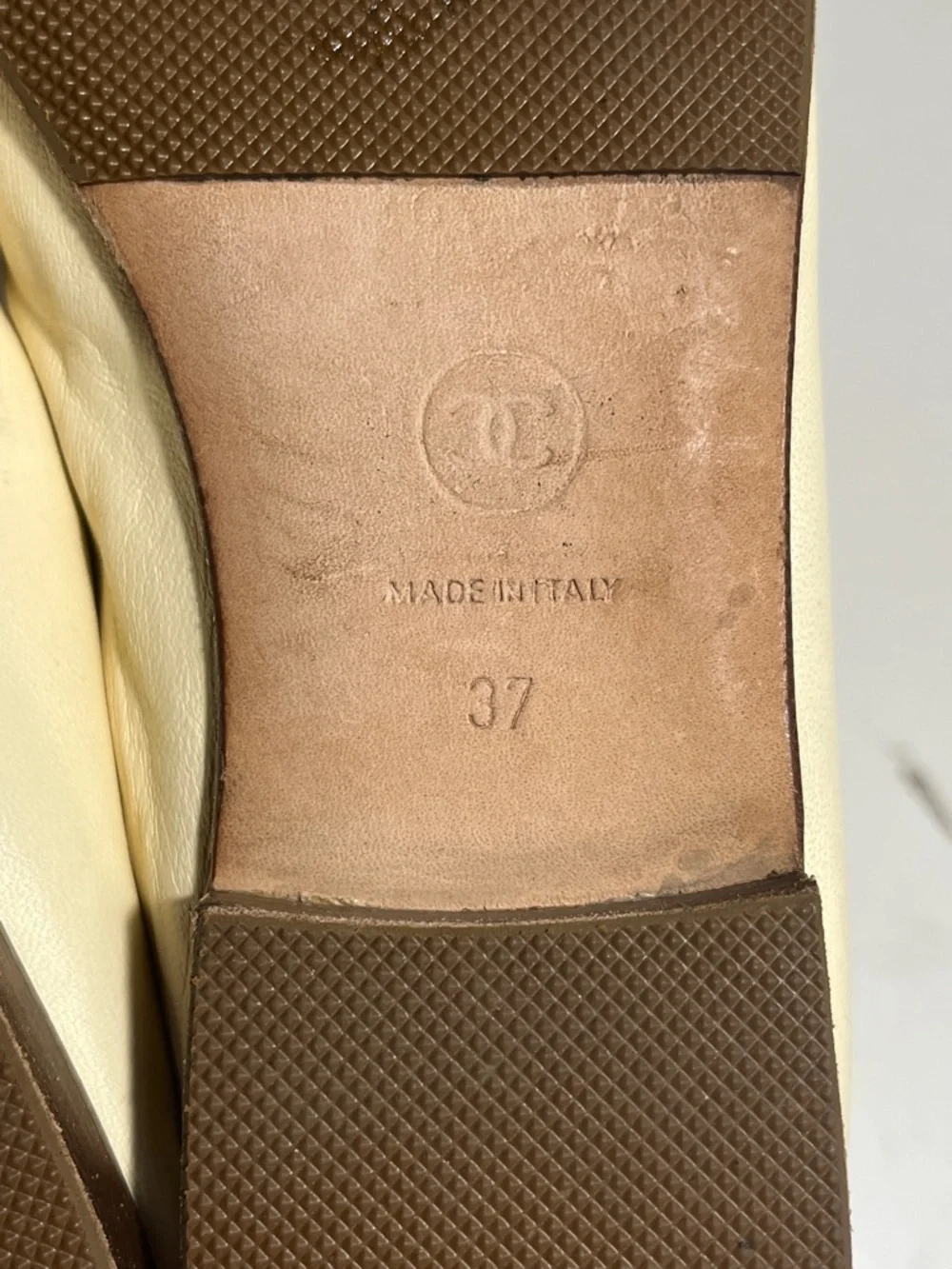 Sold CHANEL Cream Leather Ballet Flats with Yellow Cap Toe - Picture 7 of 11